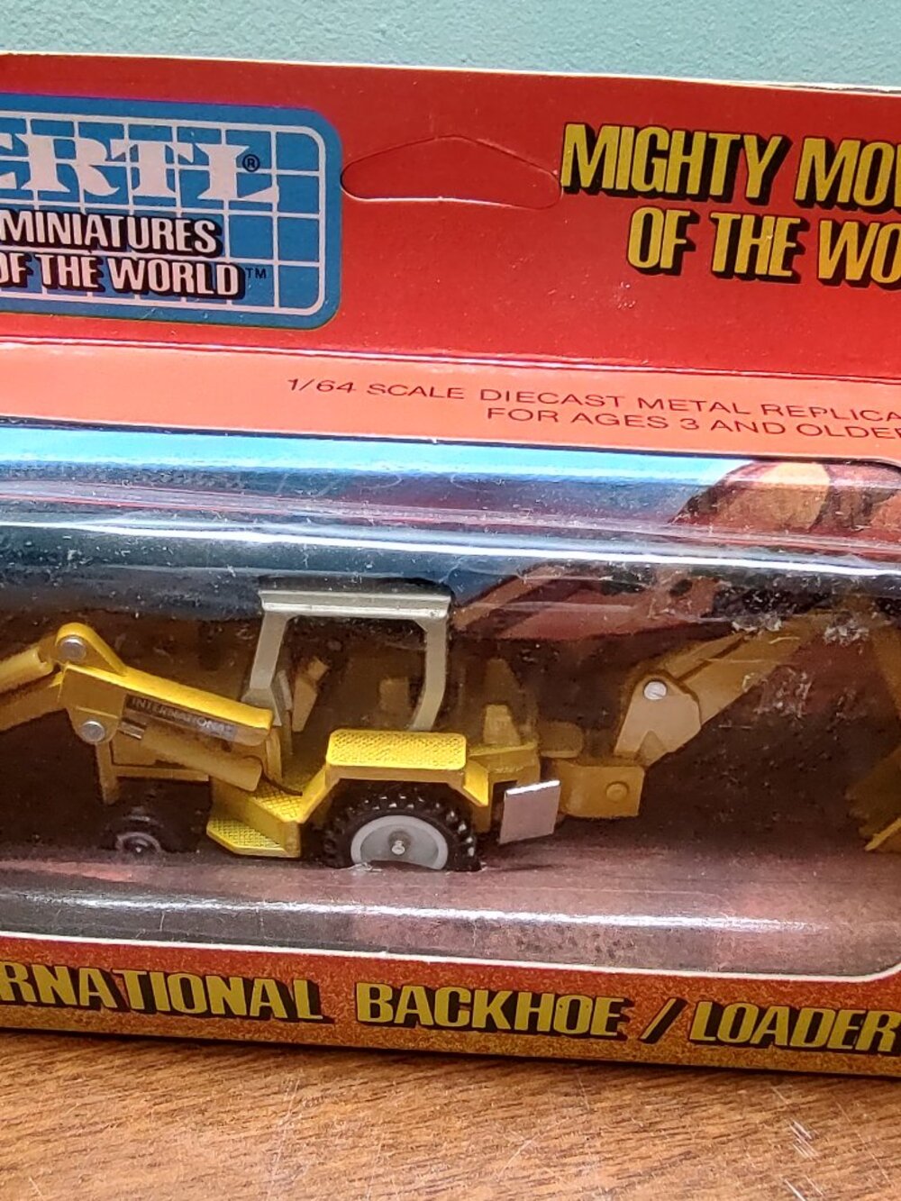 Vintage ERTL Mighty Movers #1853 International Backhoe Loader 1/64 Diecast w box